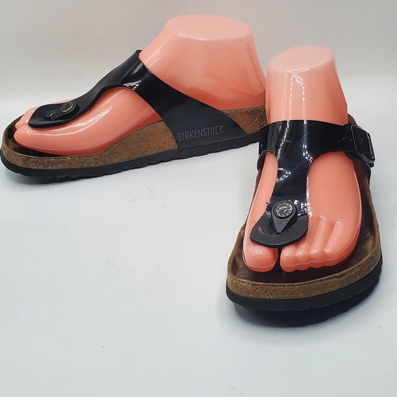 Birkenstock Shoes - Birkenstock Gizeh Sandals in Black Patent Leather size 5